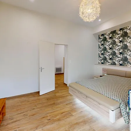 Maison De Charme A Avec Espace - Fr-1-785-23 *